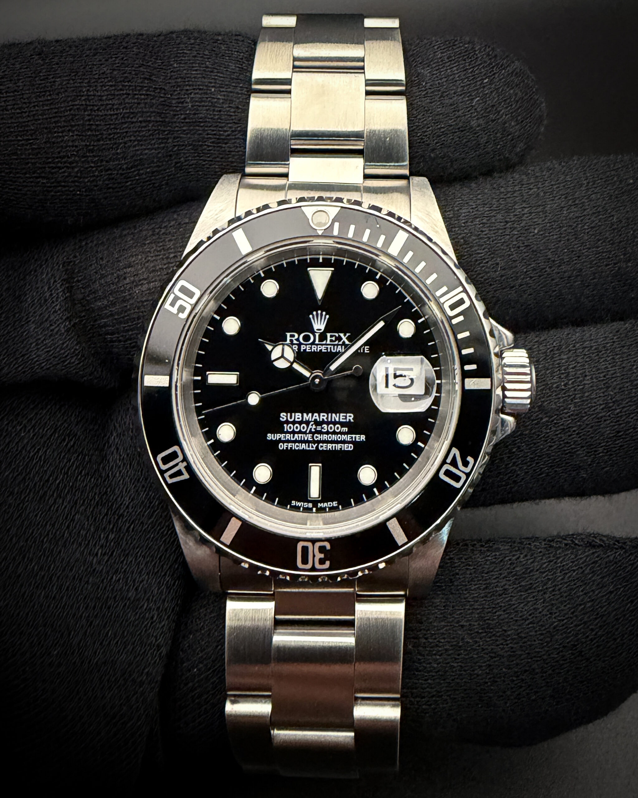 1999 Rolex Submariner Date 16610 (A-Serial) in a 40mm stainless steel case, powered by the Rolex caliber 3135 automatic movement. This Submariner includes a new Wrist Wraith travel case and the TLC Warranty/authentication card. Accuracy Tested: +/-5 Spd / 307 Amplitude / 0.1ms Beat Error Serial Number: A6337XX