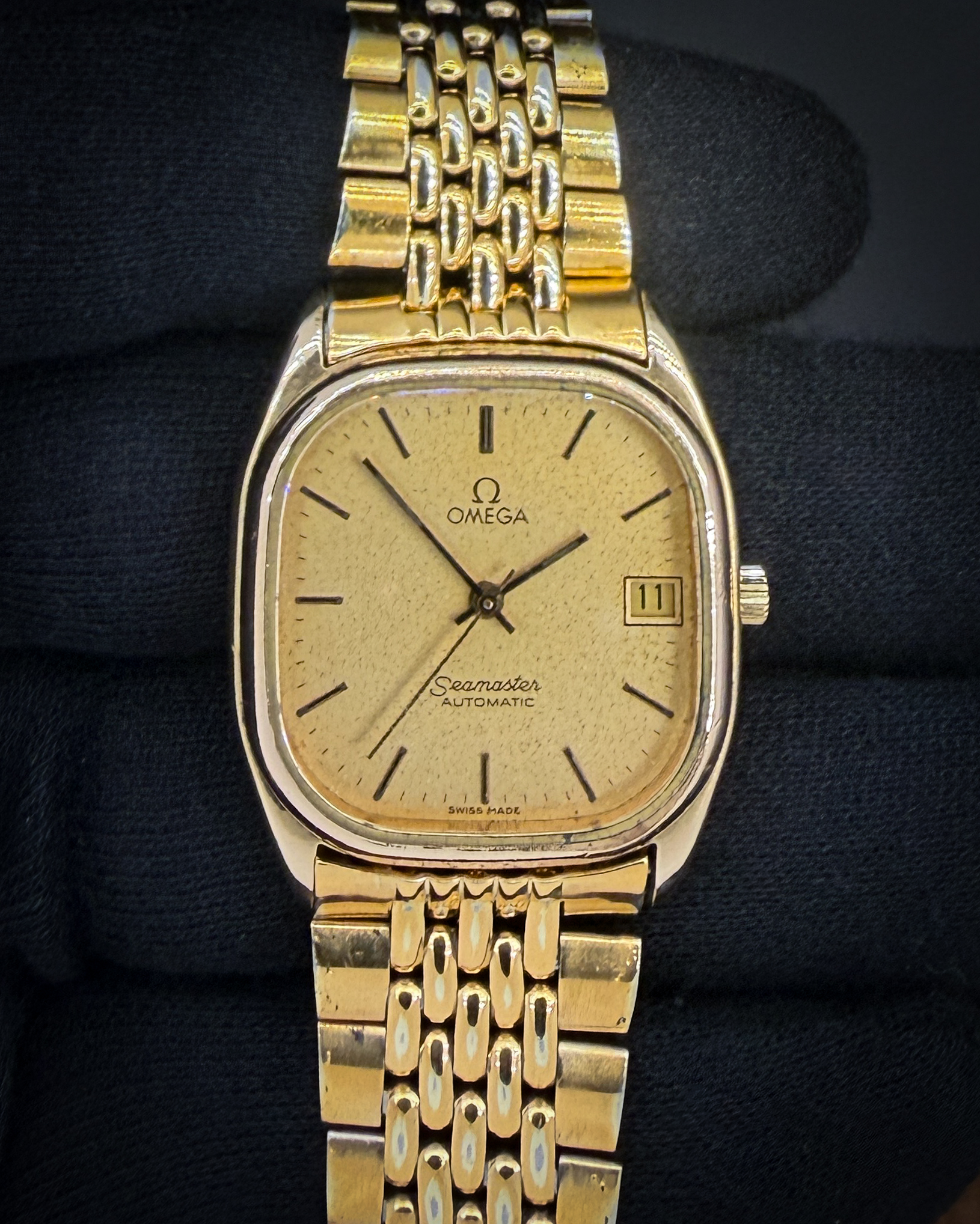 1984 Omega Seastaster "Darwin" 166.0282, featuring the gold "Sparkle Dial, powered by the Omega automatic 1110 movement. This Omega has been tested in excellent working order and is ready for wear or to be added to a collection. Movement Serial Number: 47541XXX Accuracy Testing: -1 SPD / 270 Amplitude
