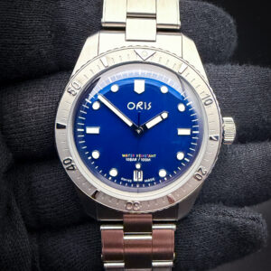 2026 Oris Divers Sixty Five 01 733 7771 4085 Limited Edition #66/1000 Les Défenseurs de l’Enfance, in a 38mm stainless steel case, powered by the Oris 733-1 automatic movement. This watch includes: Outer Sleeve; Inner Case; Polishing Cloth; Hang-Tag; Extra Links; Warranty Card; and Sales Receipt ( 6/2/2026)
