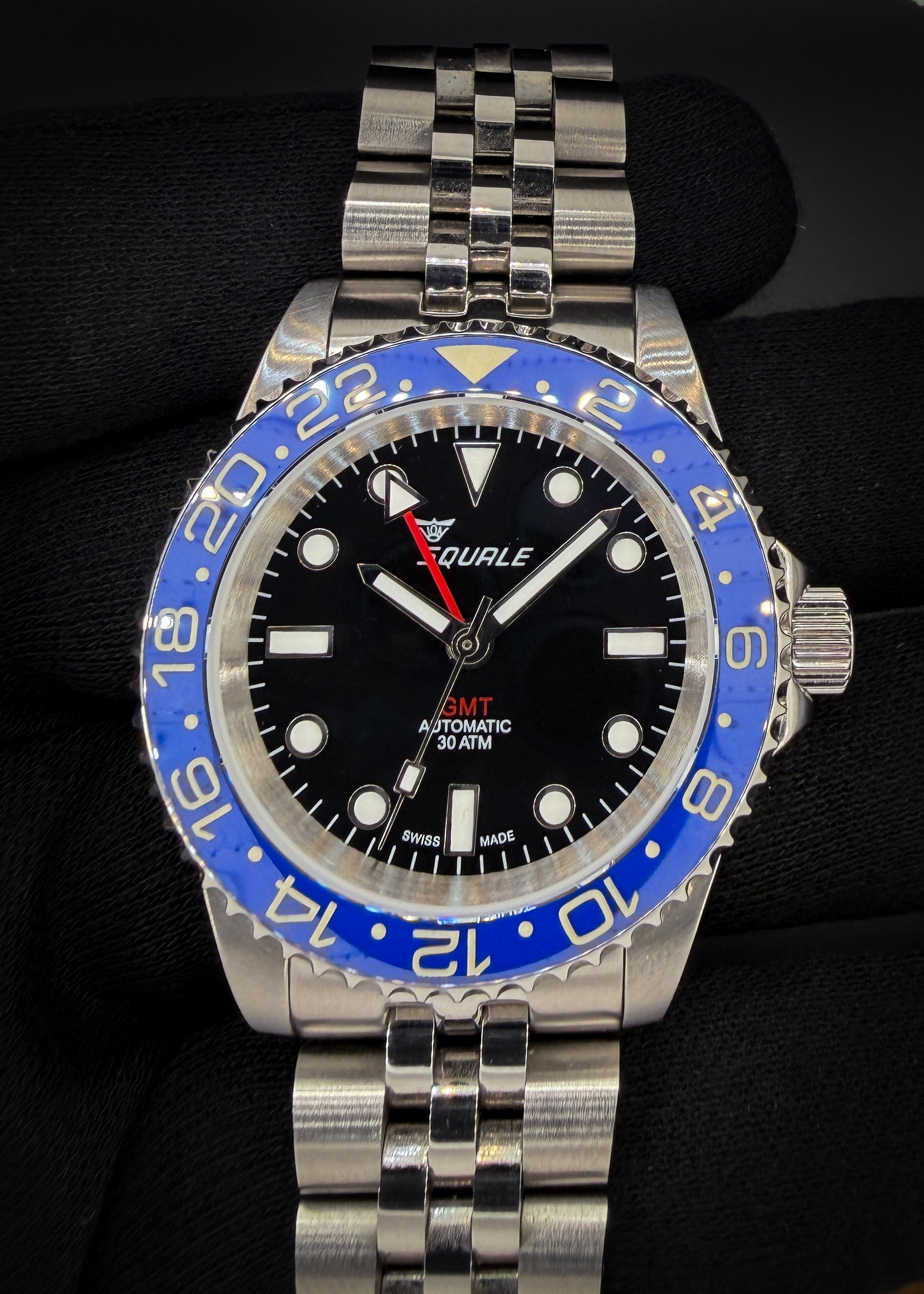 Squale GMT "Cookie Monster" 1545 GM-CER-BLU in a 40mm stainless steel case, powered by the Sellita SW300 automatic movement. This Squale is in excellent condition and includes: outer sleeve; inner box; instruction booklet; hang-tag; receipt; and warranty card. Case Serial Number: 6101XX