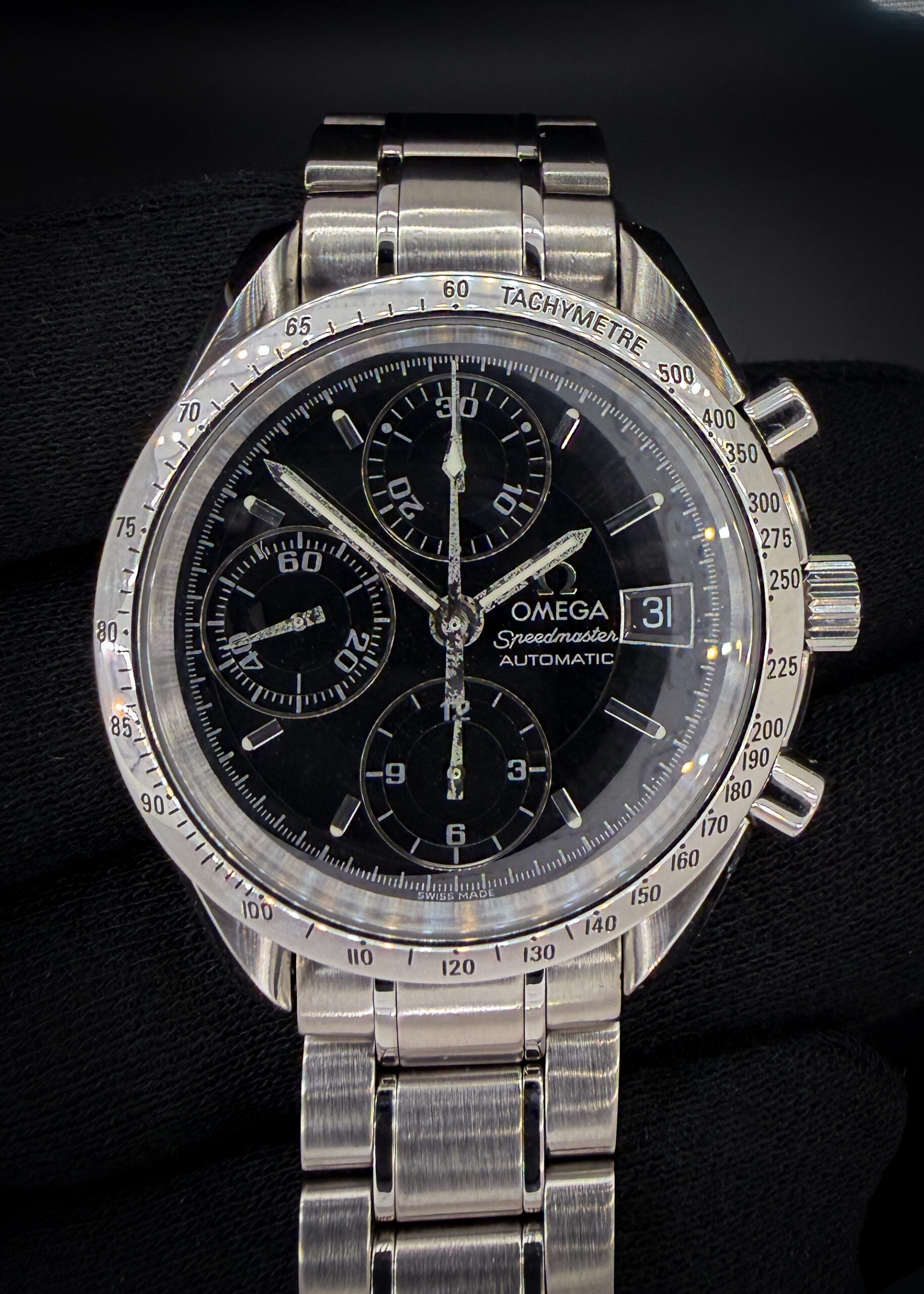 c. 1998 Omega Speedmaster Date 3513.50.00 in a 39mm stainless steel case, featuring the Omega calibre 1152 automatic movement. This Omega has been tested in excellent working order and is ready for wear or to add to a collection. Includes: outer box; inner case, instruction booklet; leatherette wallet;  and warranty card. Accuracy Testing: +1 SPD / 276 Amplitude / .3ms Beat Error Case Serial Number:57626XXX