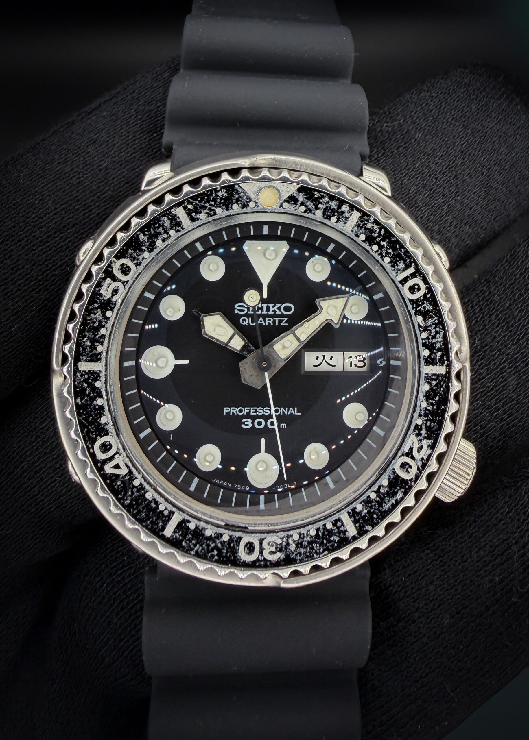 1991 Seiko Tuna Professional 300m Quartz 7549-7010 SBBN001 in a 47mm stainless steel case, featuring the JDM Kanji Day-wheel, powered by the Seiko 7549 quartz movement. This Tuna has had the battery replaced in September 2026 and is ready for wear or to be added to a collection. Case Serial Number: 1N0093