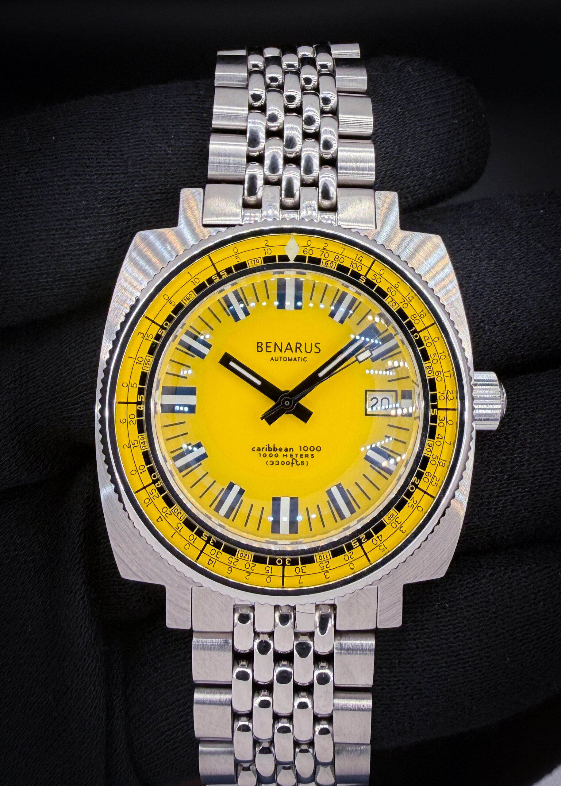 Benarus Caribbean Mantaray Yellow pairs a vivid yellow ceramic dial with substantial stainless steel construction. Its 42mm case features a 48mm lug-to-lug measurement, giving it a strong wrist presence with relatively compact proportions. A double-domed sapphire crystal with internal anti-reflective coating adds depth to the dial, while C3 Super-LumiNova on the hands, dial, and bezel provides visibility in low light.